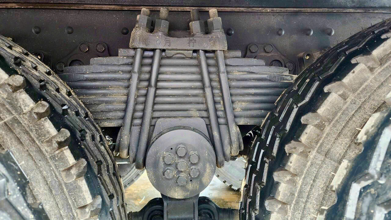 XE TẢI CHENGLONG 4 CHÂN H7 330HP THÙNG BẠT CAO 2M53 2025